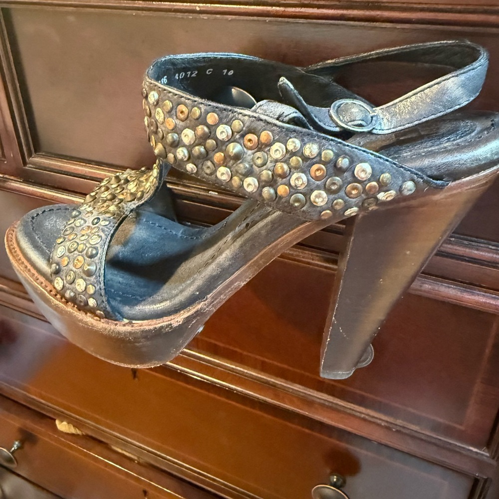 Frye Black Leather Sandals with Buckle